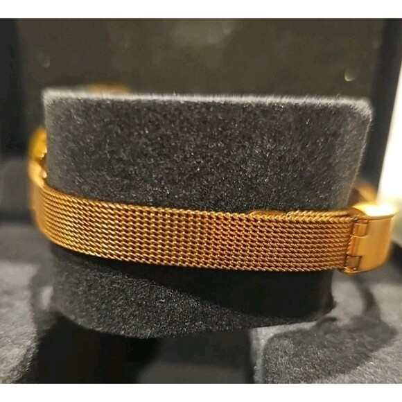 So & Co New York Hardened Mineral Crystal Quartz Women's Watch New Battery - Picture 6 of 9